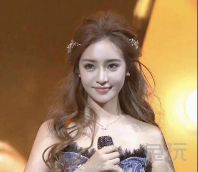 龙珠主播综皇小锐雯再登全平台榜首 1小时收5