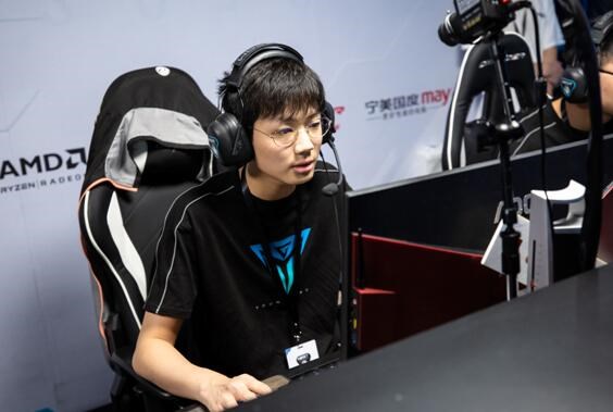 NEST2019新人篇--iG.Carl:头角崭然