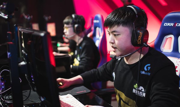 老年人UZI排名第七 LPL选手韩服排名_兔玩英