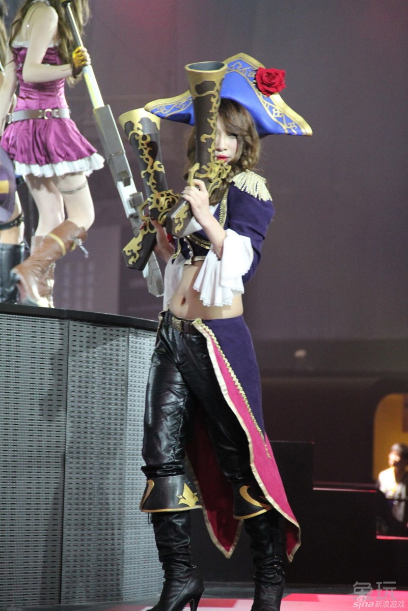 比比谁的胸最大 LOL热门女英雄COSPLAY(5)