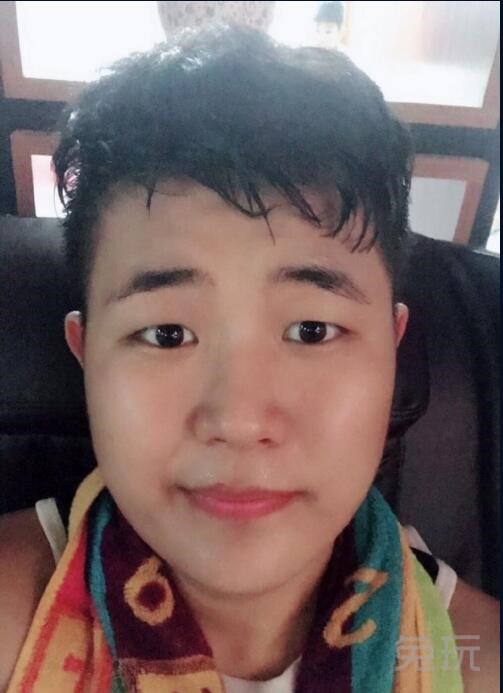 斗鱼主播油条连续直播48小时 吃鸡38把零收入