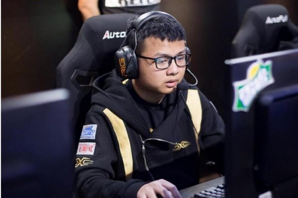 越南打野Sofm上韩服前十 清纯女友被爆照_兔