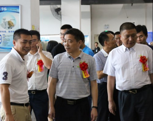 亲爱精诚血洒花 电竞黄埔军校正式扬帆起航_兔