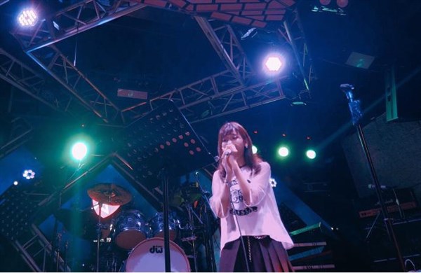 斗鱼二次元主播小缘献唱直播节,现场掀起二次