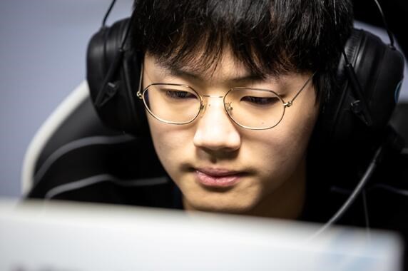 NEST2019新人篇--iG.Carl:头角崭然