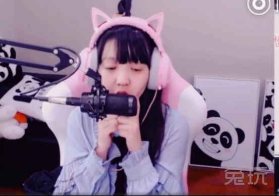 蓝战非送图图礼物，嘴上说着不要身体却很诚实