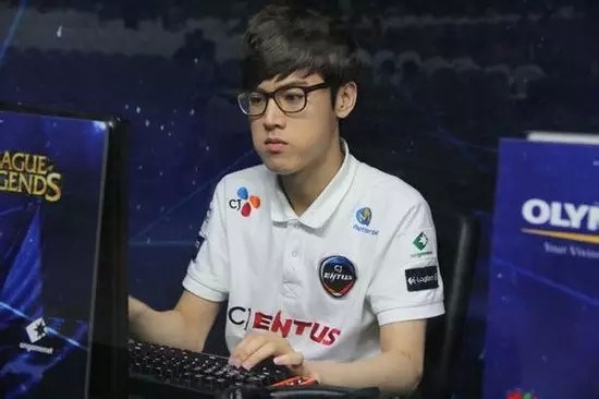 盘点LOL电竞圈高颜值男神 快来领走自己的小