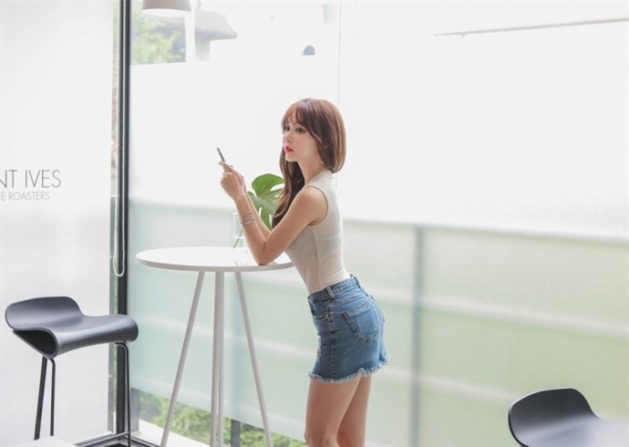 标签:                性感美女若隐若现的好身材
