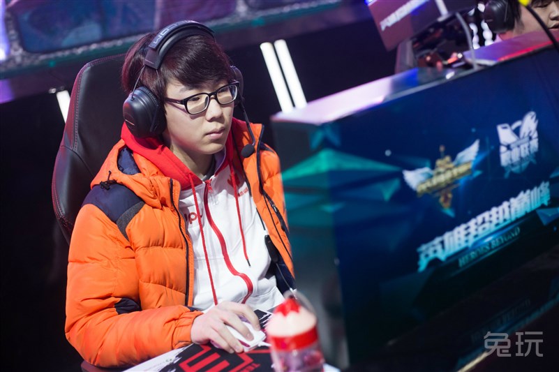 2015lpl春季赛第7周比赛现场 白发诺夏惹人怜(28)