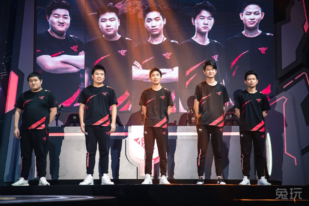 rw侠爆锤三冠王 djie放出豪言能单杀任何边路