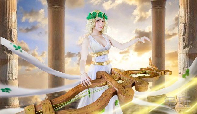 lol缪斯女神-琴女娑娜 肤白实力好身材cosplay(3)