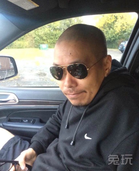 普及一下斗鱼王师傅的百科:中文常用id为"王师傅",目前居住在加拿大